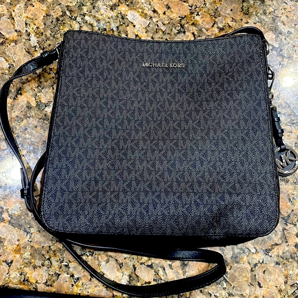 Michael Kors Jet Set NS Travel Messenger Bag